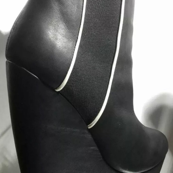 Sexy LAMB Black Leather High Wedge Booties Sz 9.5 - Picture 4 of 12